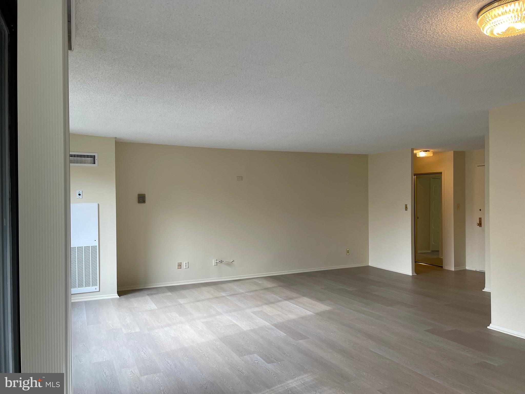 5225 Pooks Hill Road, Unit 226S Bethesda, MD 20814 - Photo 3 of 19 Living Room