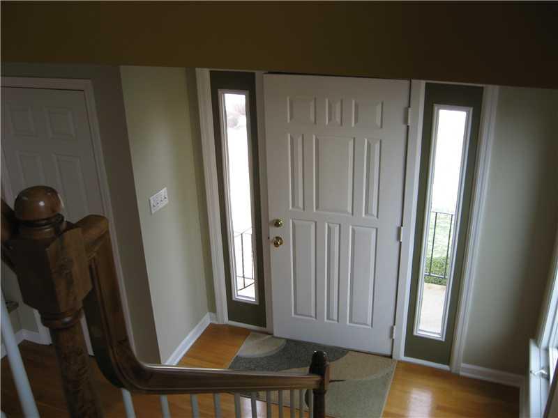 155 Shadow Ridge Drive Pittsburgh, PA 15238 - Photo 3 of 24 Entry/Foyer. HARDWOOD
