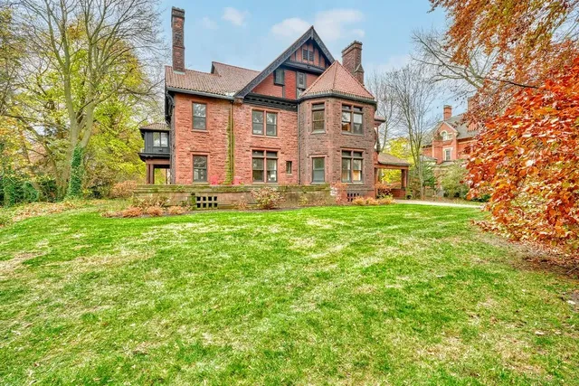 $1,500 | 987 East Avenue, Unit 3, Rochester, NY 14607