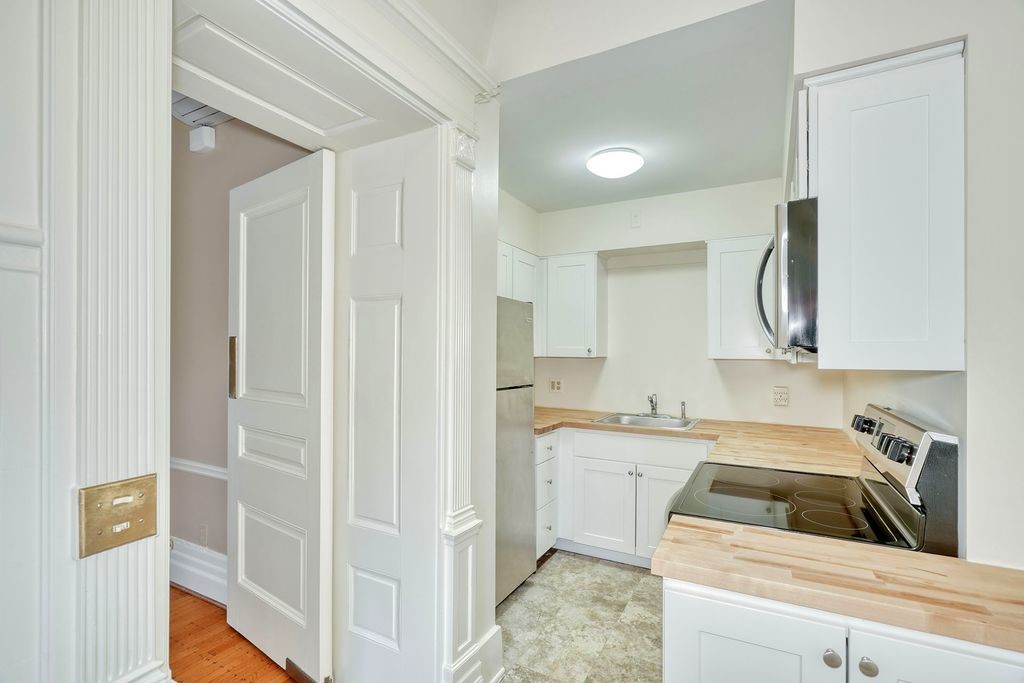 987 East Avenue, Unit 3 Rochester, NY 14607 - Photo 10 of 19