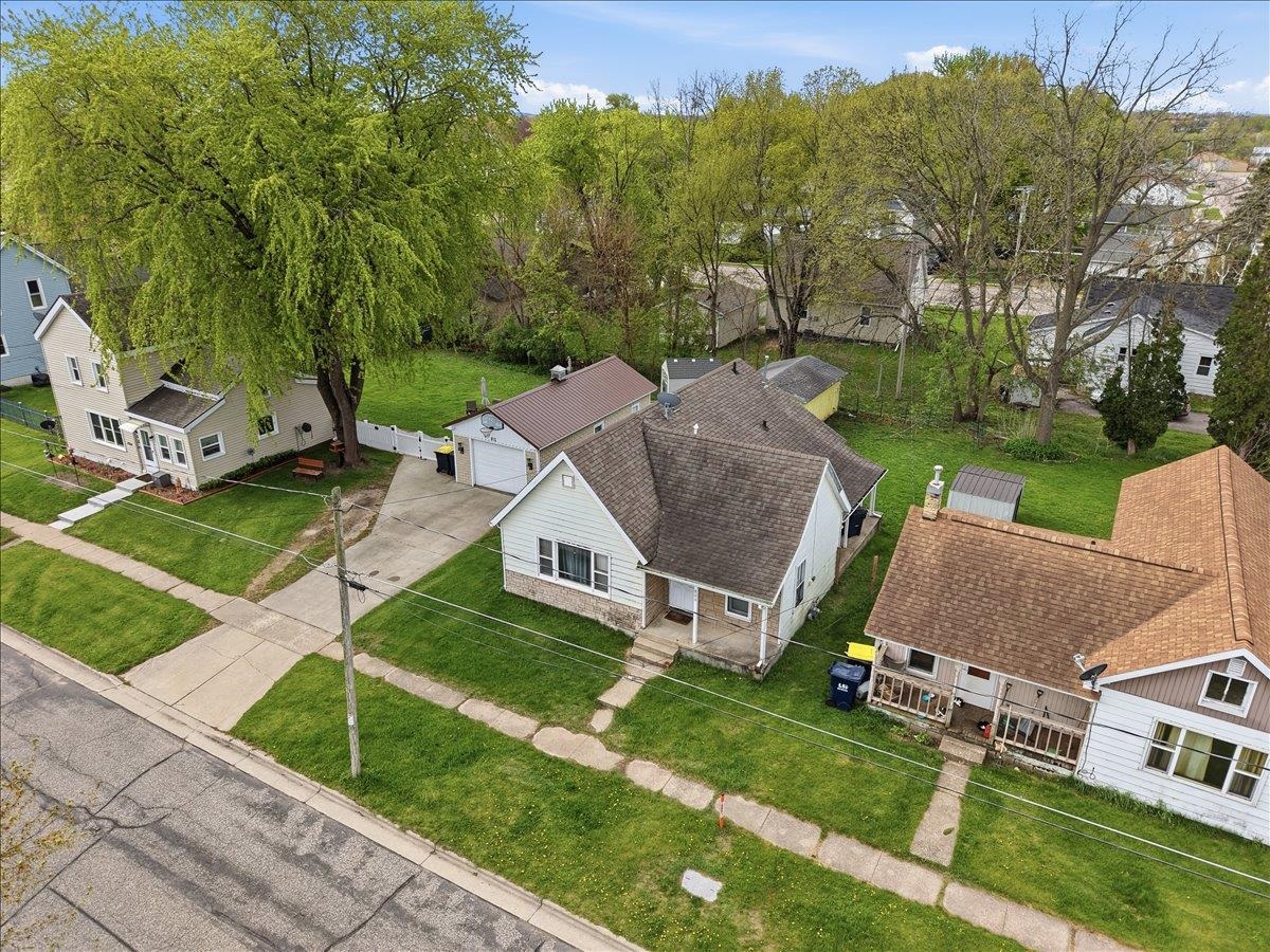 806 Mansion Street Mauston, WI 53948 - Photo 3 of 40