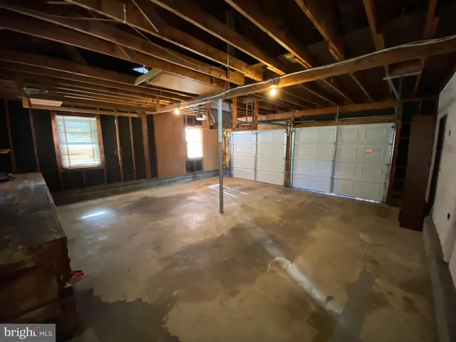 a view of yard with green space