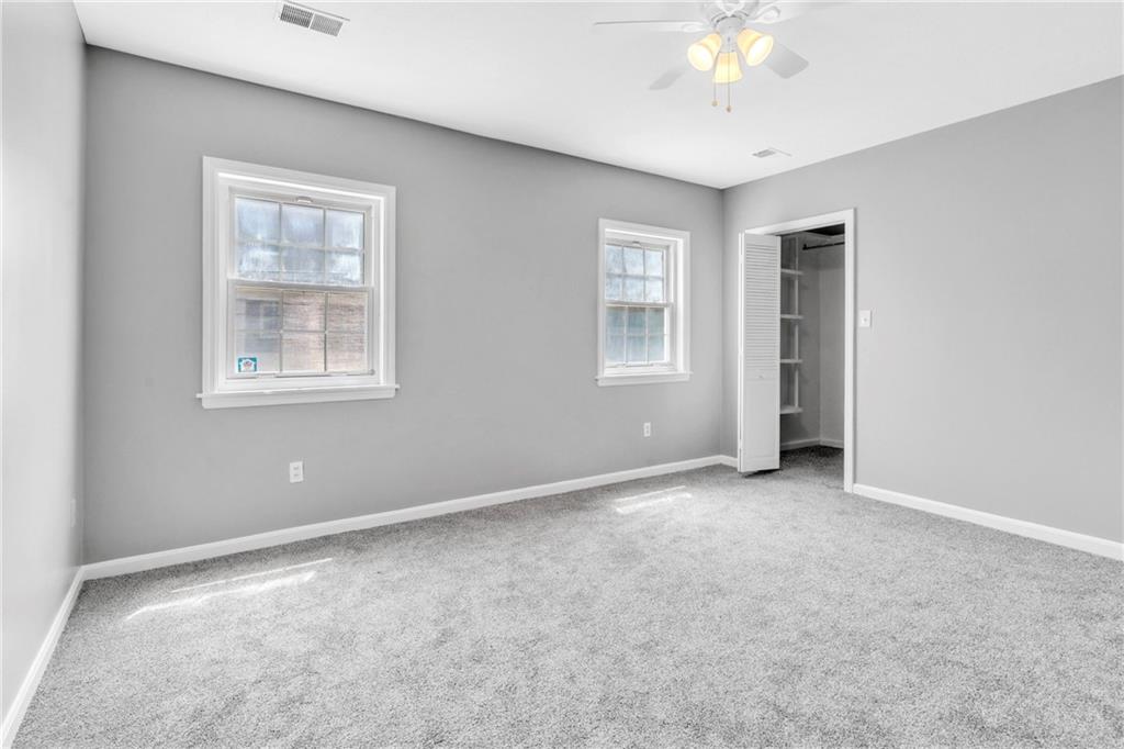 530 Griffin Street Pittsburgh, PA 15211 - Photo 25 of 41 an empty room with windows and closet