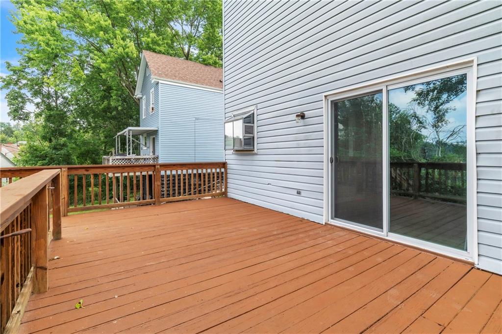 530 Griffin Street Pittsburgh, PA 15211 - Photo 33 of 41 a balcony view with a wooden floor