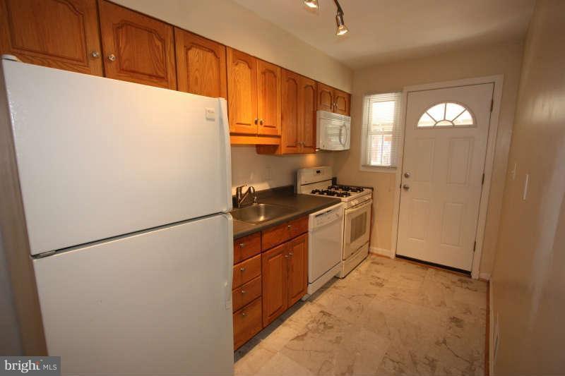 5409 Masefield Road Baltimore, MD 21229 - Photo 3 of 30 KITCHEN