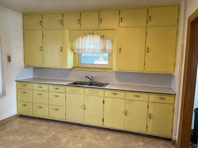 $154,000 | 2152 Roosevelt Avenue, Two Rivers, WI 54241