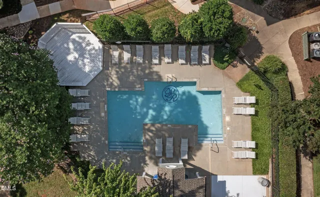 a view of a yard with plants