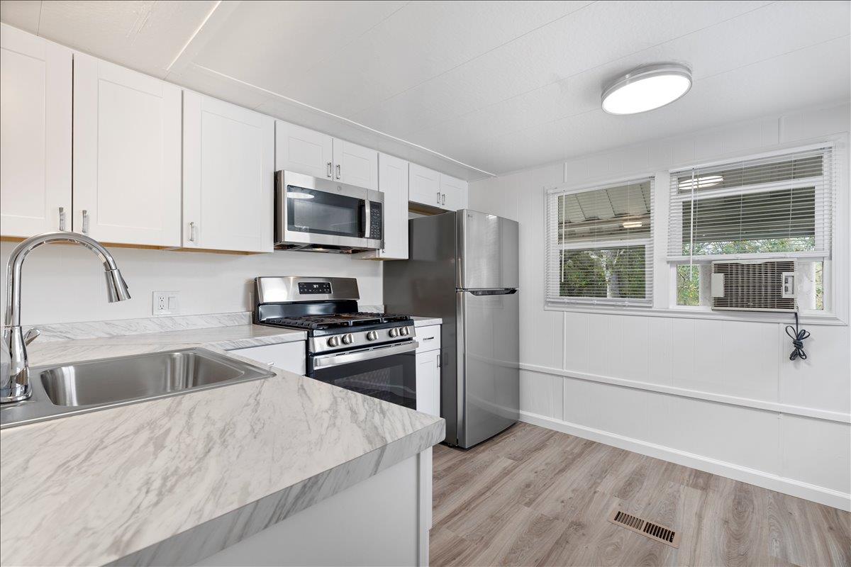 1525 Cold Springs Road, Unit 82 Placerville, CA 95667 - Photo 5 of 20 a kitchen with a stove a sink and a microwave