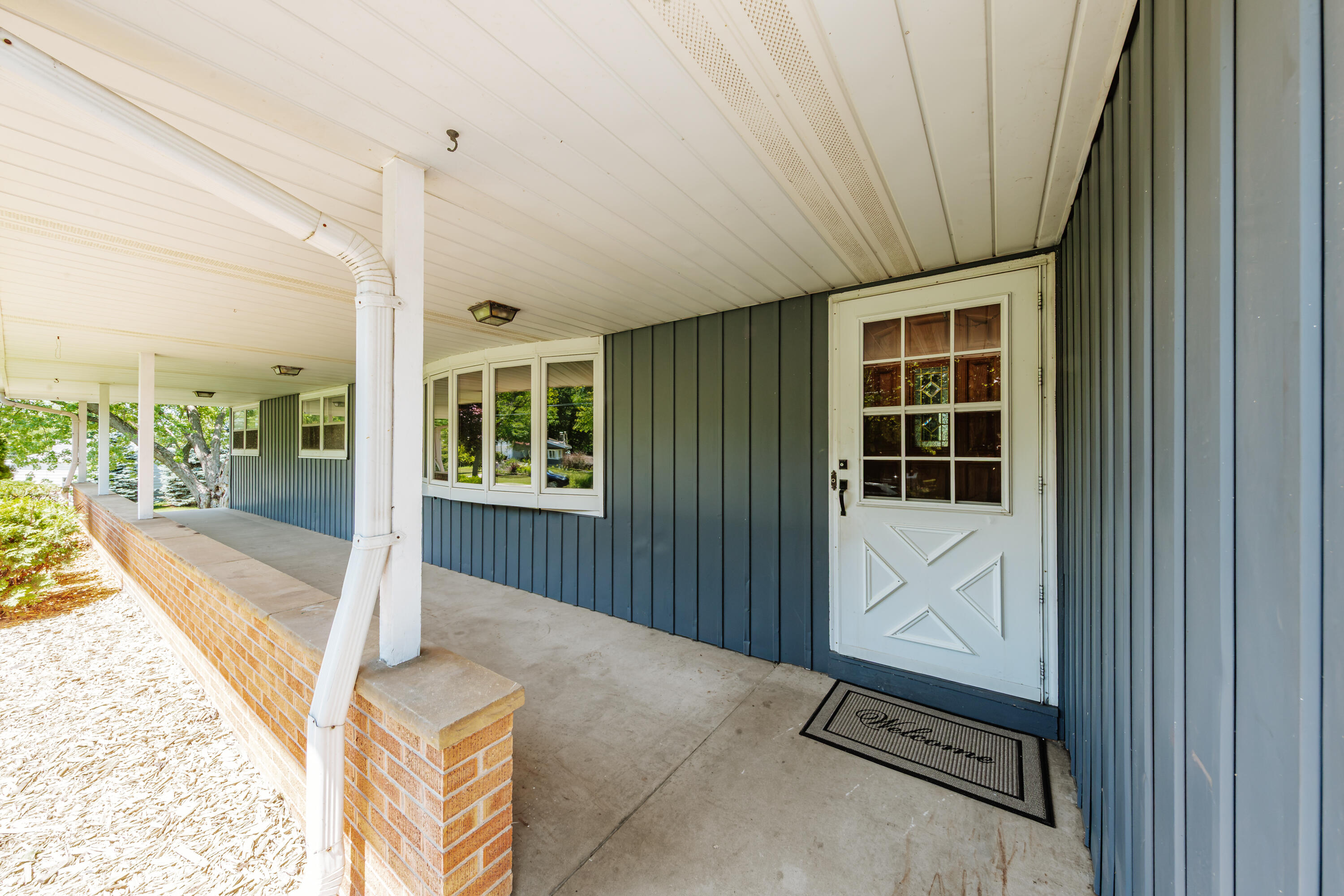 21670 West Glengarry Road New Berlin, WI 53146 - Photo 9 of 50 Covered Entry