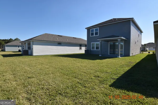 a view of a house with a yard