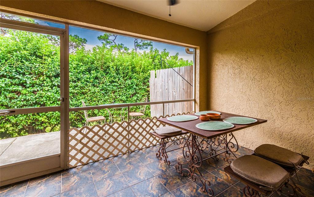 5617 Monte Rosso Road Sarasota, FL 34243 - Photo 8 of 27 Gallery Image 8