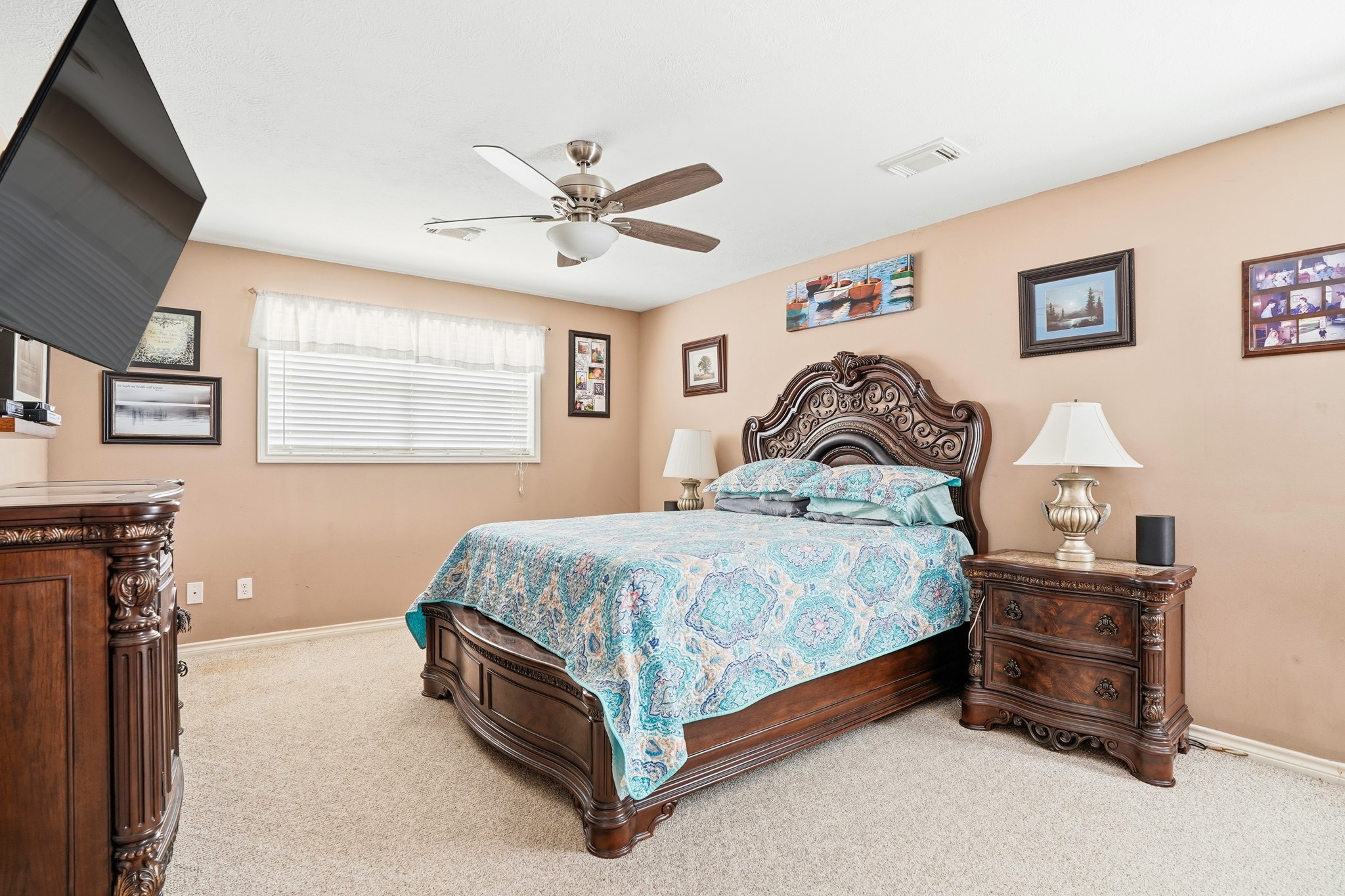 281 Broadmoor Street Trinity, TX 75862 - Photo 5 of 19 a spacious bedroom with a bed and a chandelier