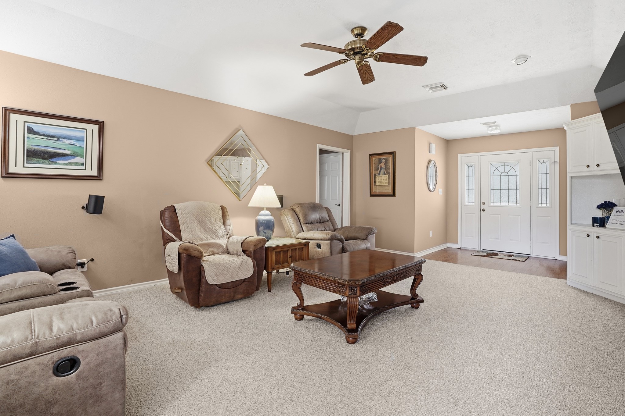 281 Broadmoor Street Trinity, TX 75862 - Photo 9 of 19 a living room with furniture