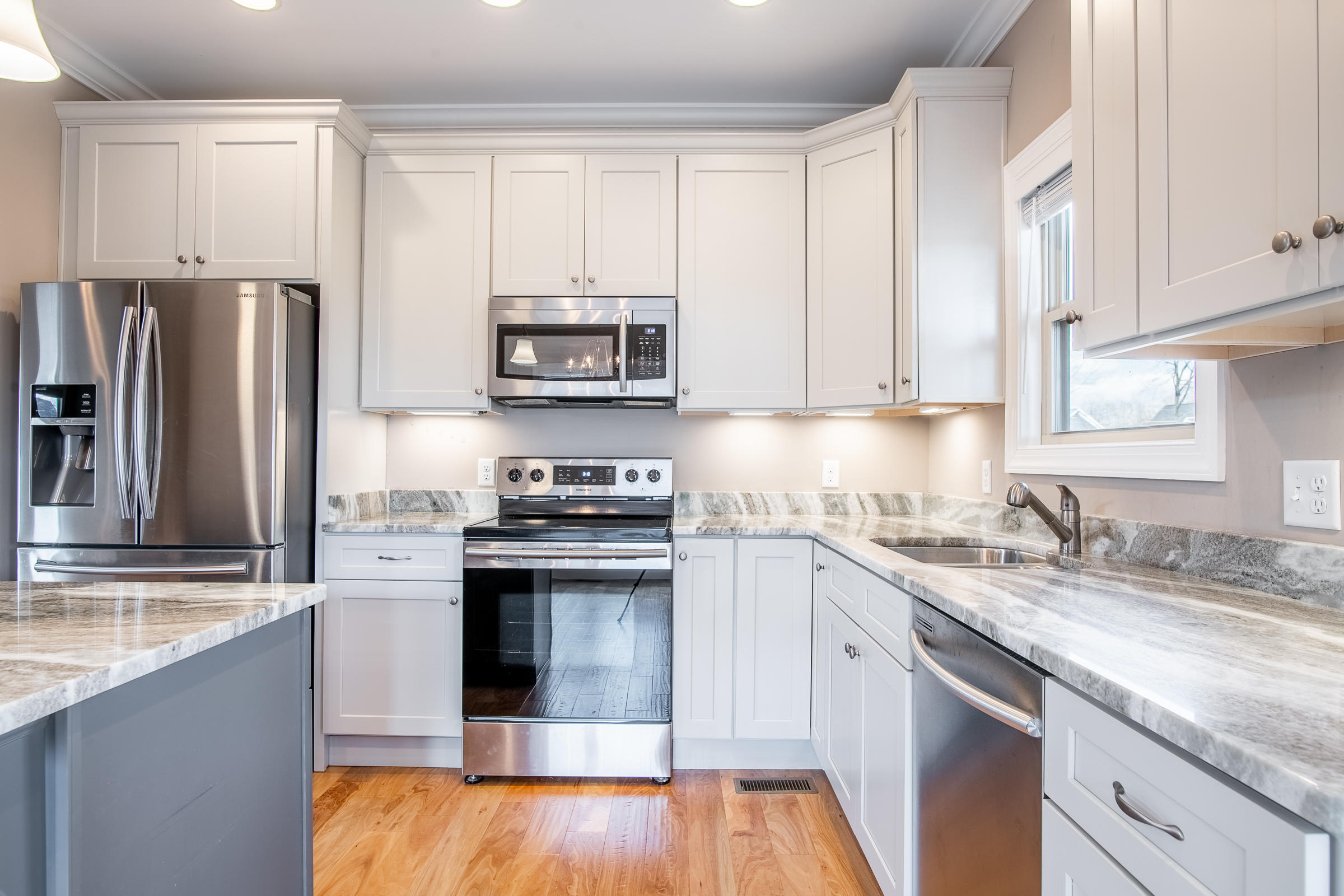 Kitchen-Soft Close Cabinets