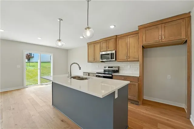 $395,950 | 713 Glenn Circle, Raymore, MO 64083