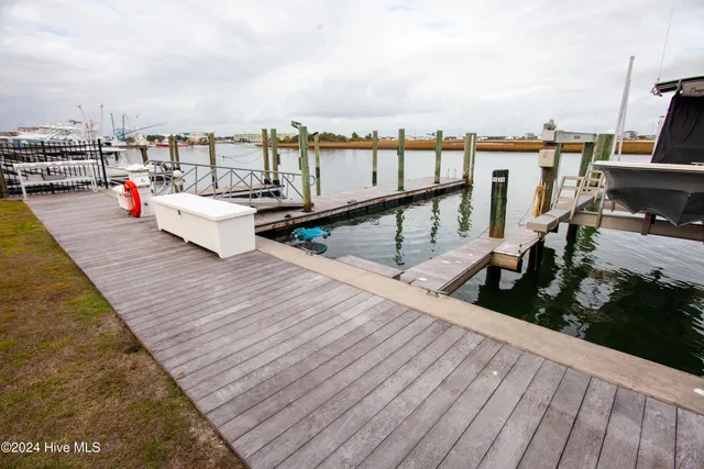 $400,000 | 100 Olde Towne Yacht Club Drive, Unit SLIP A19, Beaufort, NC 28516