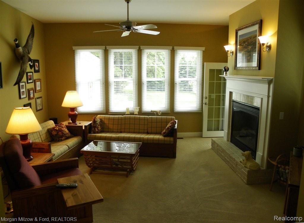 15 Miller Road Clarkston, MI 48346 - Photo 12 of 18 Great Room.jpg