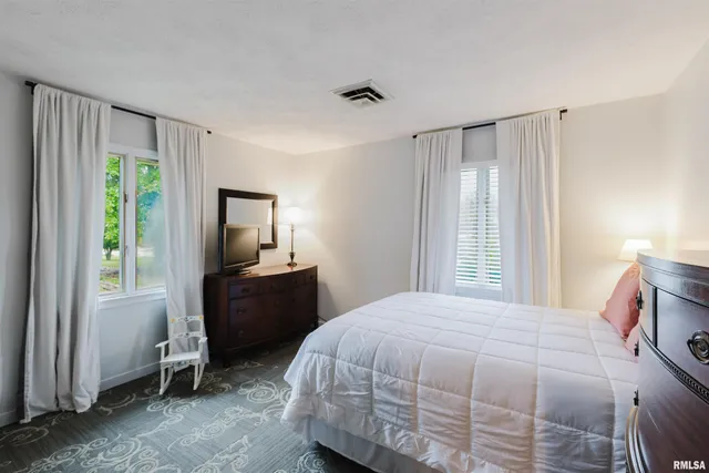 $407,000 | 1502 Nagel Drive, Marion, IL 62959