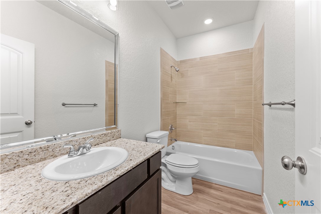 1114 Zora Drive Temple, TX 76504 - Photo 22 of 29 Unit B Hall Bath