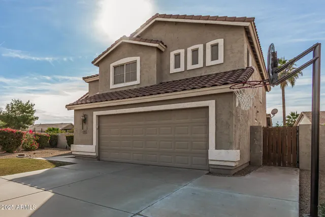 $574,999 | 390 South Elm Court, Gilbert, AZ 85296