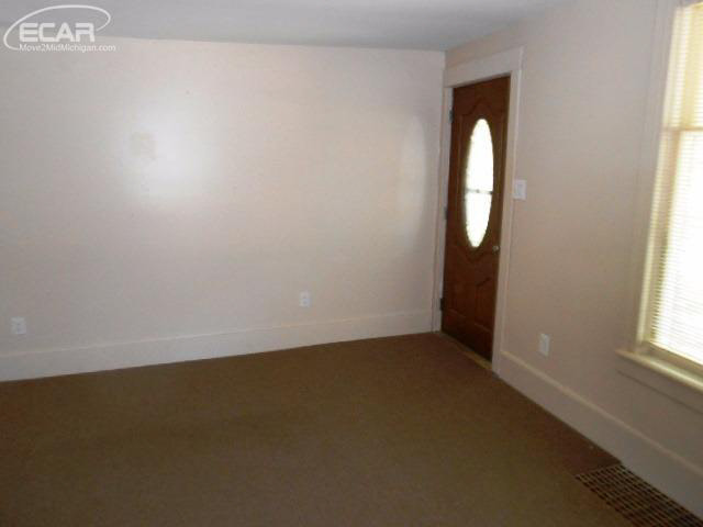 336 North McKinley Road Flushing, MI 48433 - Photo 5 of 27 21192592-4.JPG