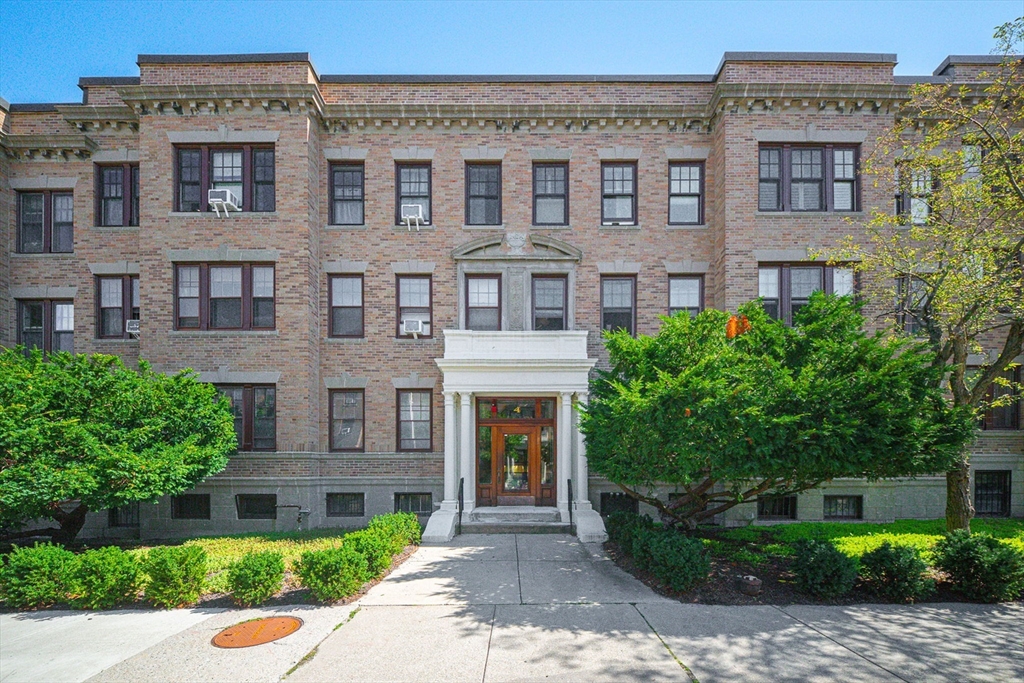 4 Crawford Street, Unit U4 Cambridge, MA 02139 - Photo 19 of 22 front view of a brick house