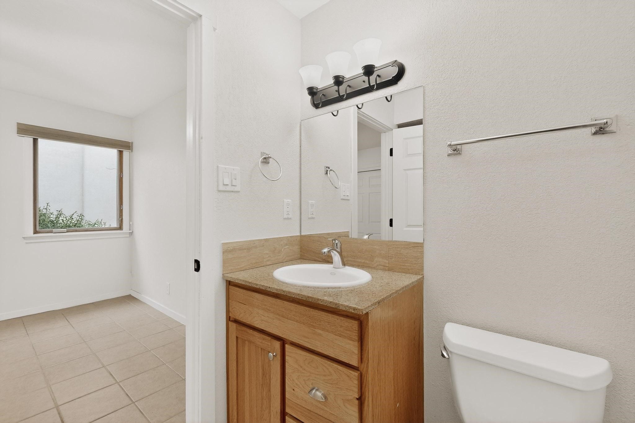601 West San Mateo Road, Unit 27 Santa Fe, NM 87505 - Photo 19 of 27 Ensuite Primary Bathroom