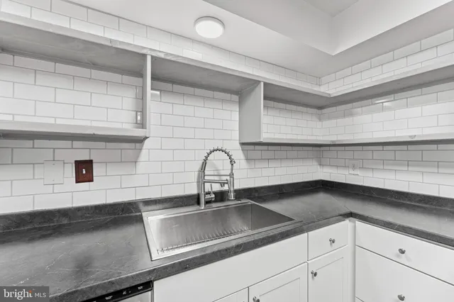 a close view of sink and tap