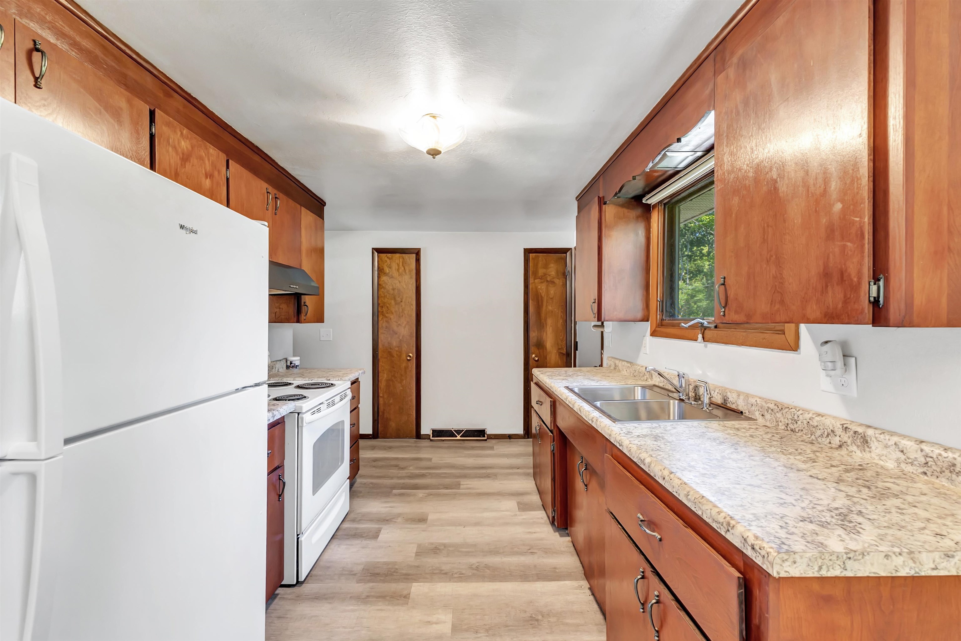 1827 Cormier Road Green Bay, WI 54313 - Photo 16 of 30