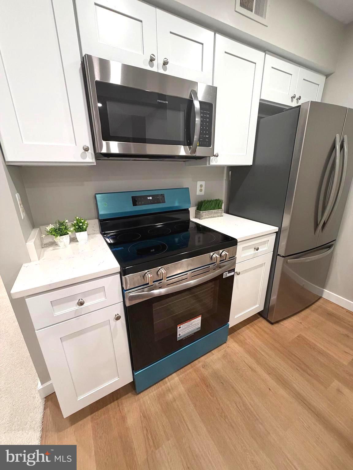 5816 Royal Ridge Drive, Unit P Springfield, VA 22152 - Photo 9 of 28 Sleek new cabinets