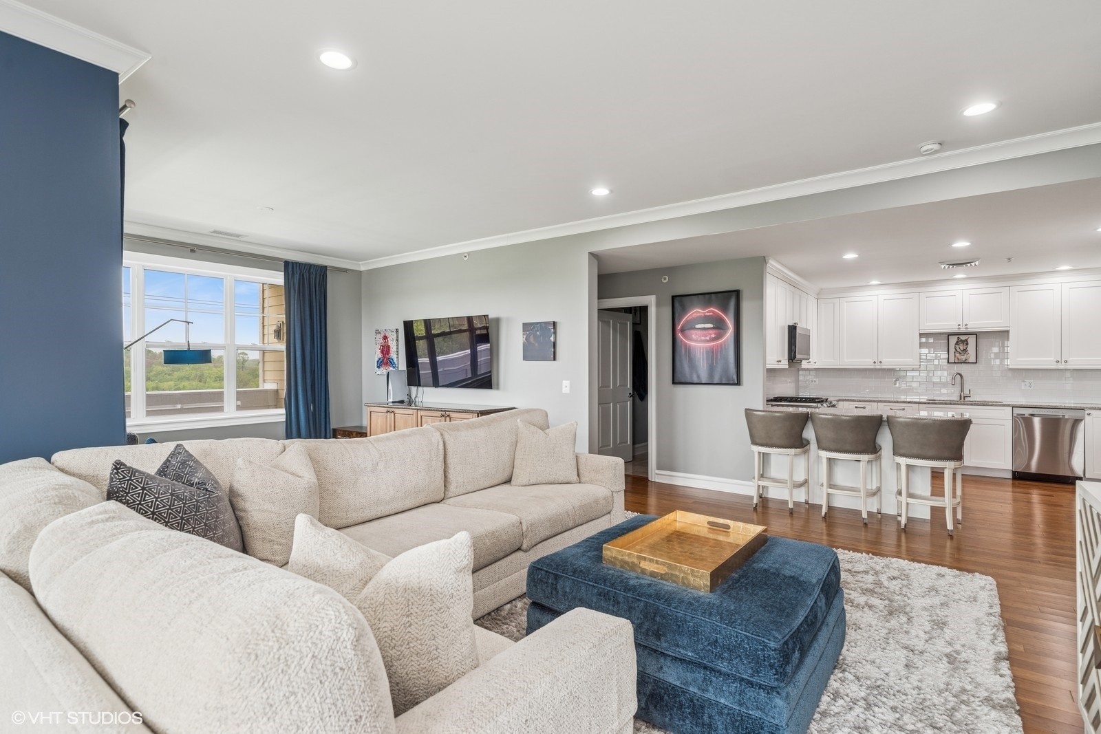970 Harris Road, Unit 33 Grayslake, IL 60030 - Photo 6 of 24 a living room with furniture and a view of kitchen