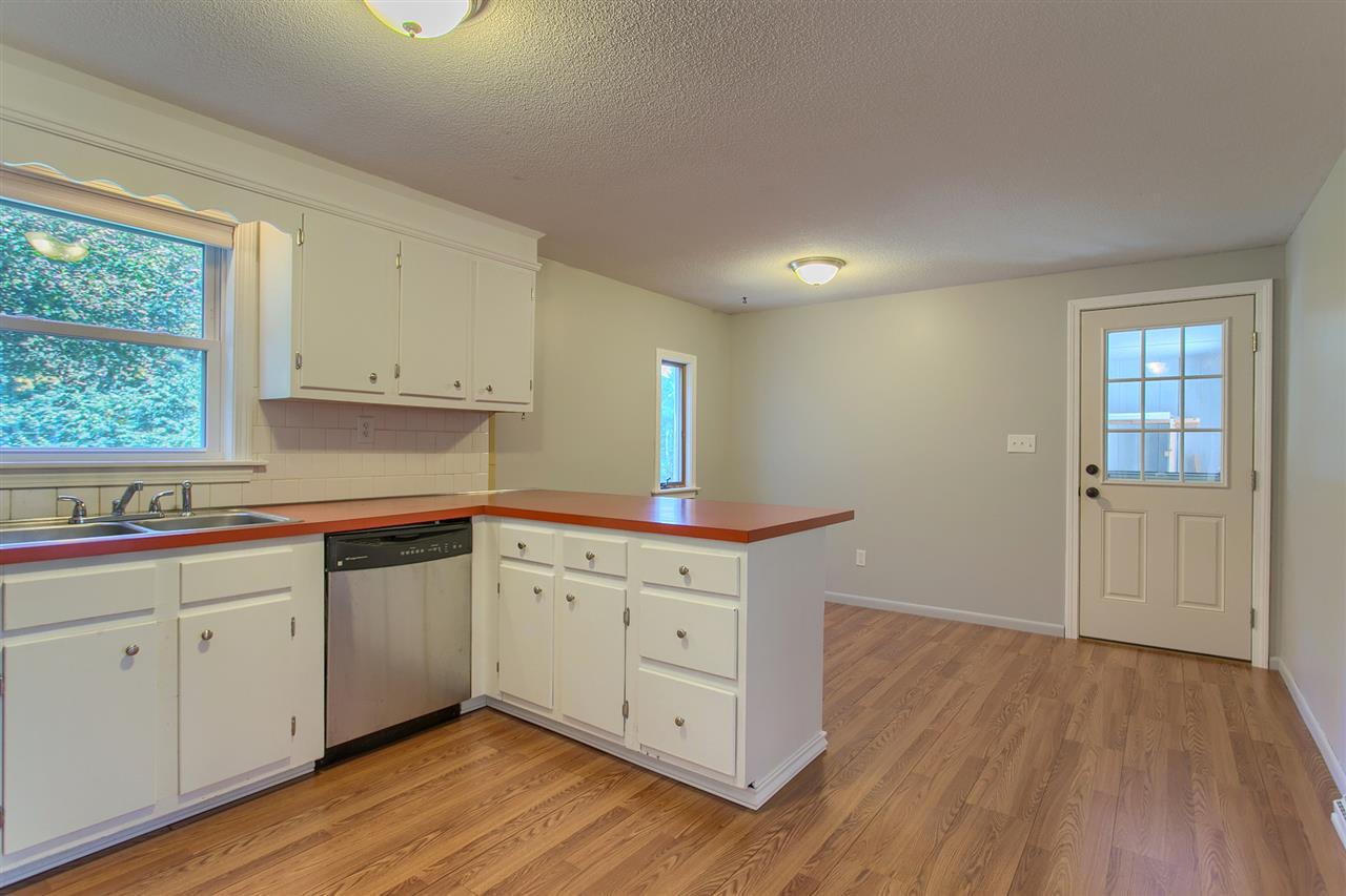 6 Balcom Road Pelham, NH 03076 - Photo 3 of 40