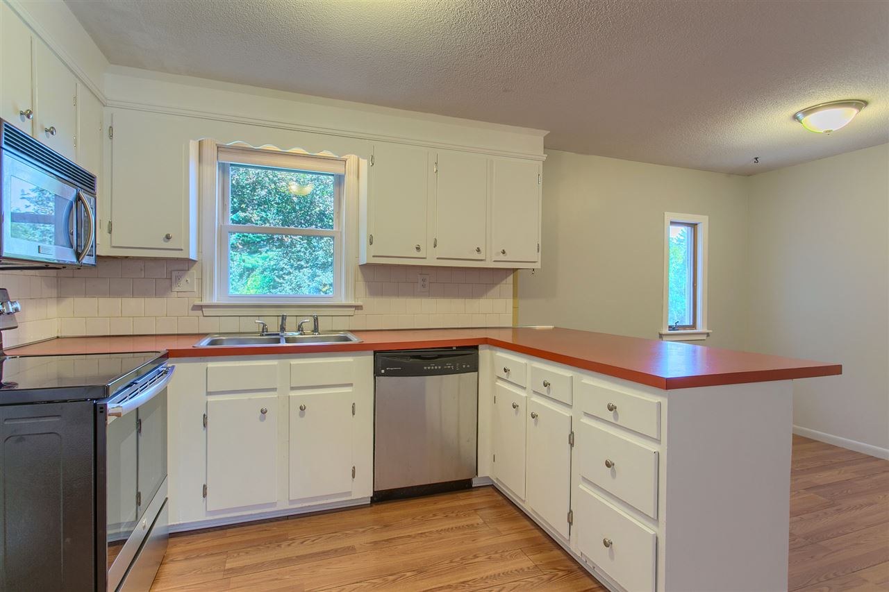 6 Balcom Road Pelham, NH 03076 - Photo 4 of 40