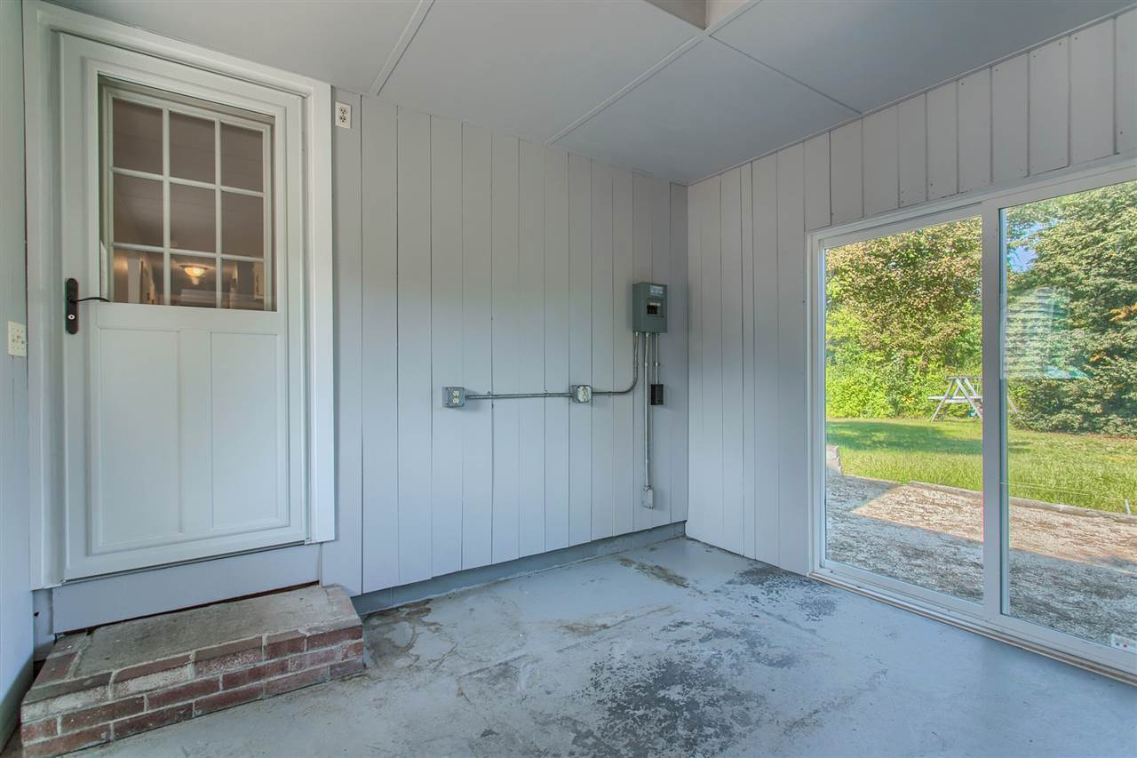 6 Balcom Road Pelham, NH 03076 - Photo 9 of 40