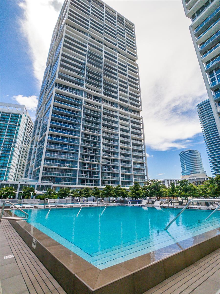 485 Brickell Avenue, Unit 2210 Miami, FL 33131 - Photo 36 of 71 a front view of a building