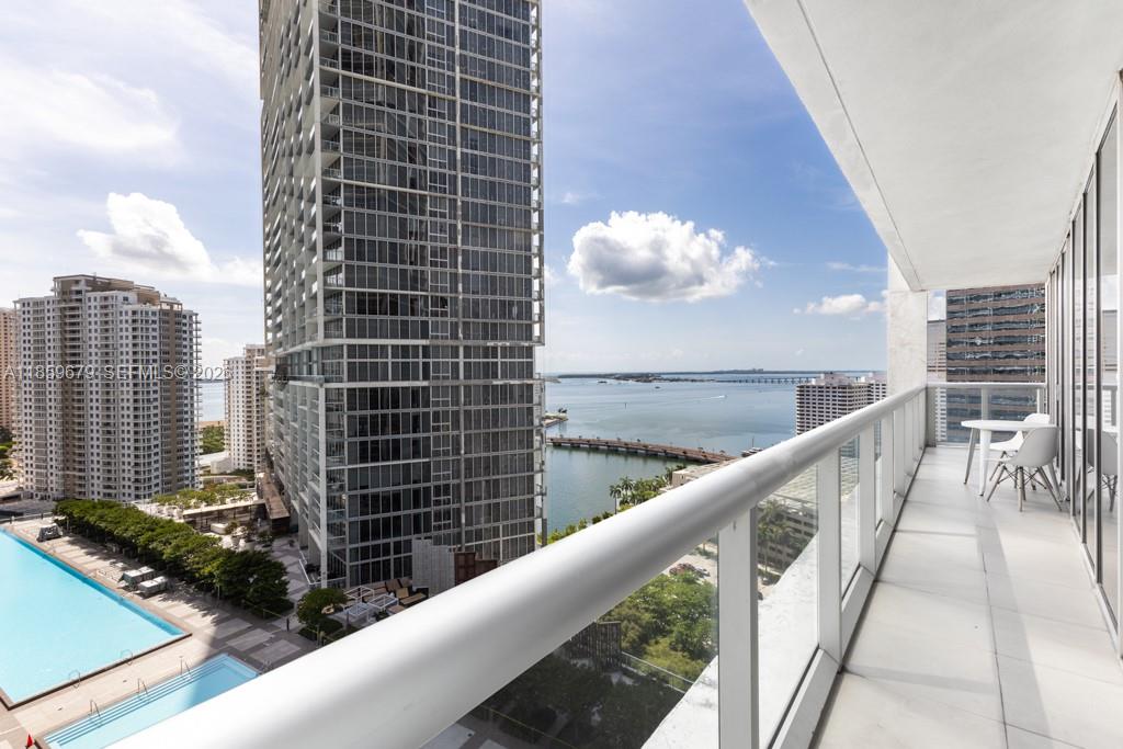 485 Brickell Avenue, Unit 2210 Miami, FL 33131 - Photo 5 of 71 a view of balcony with city view
