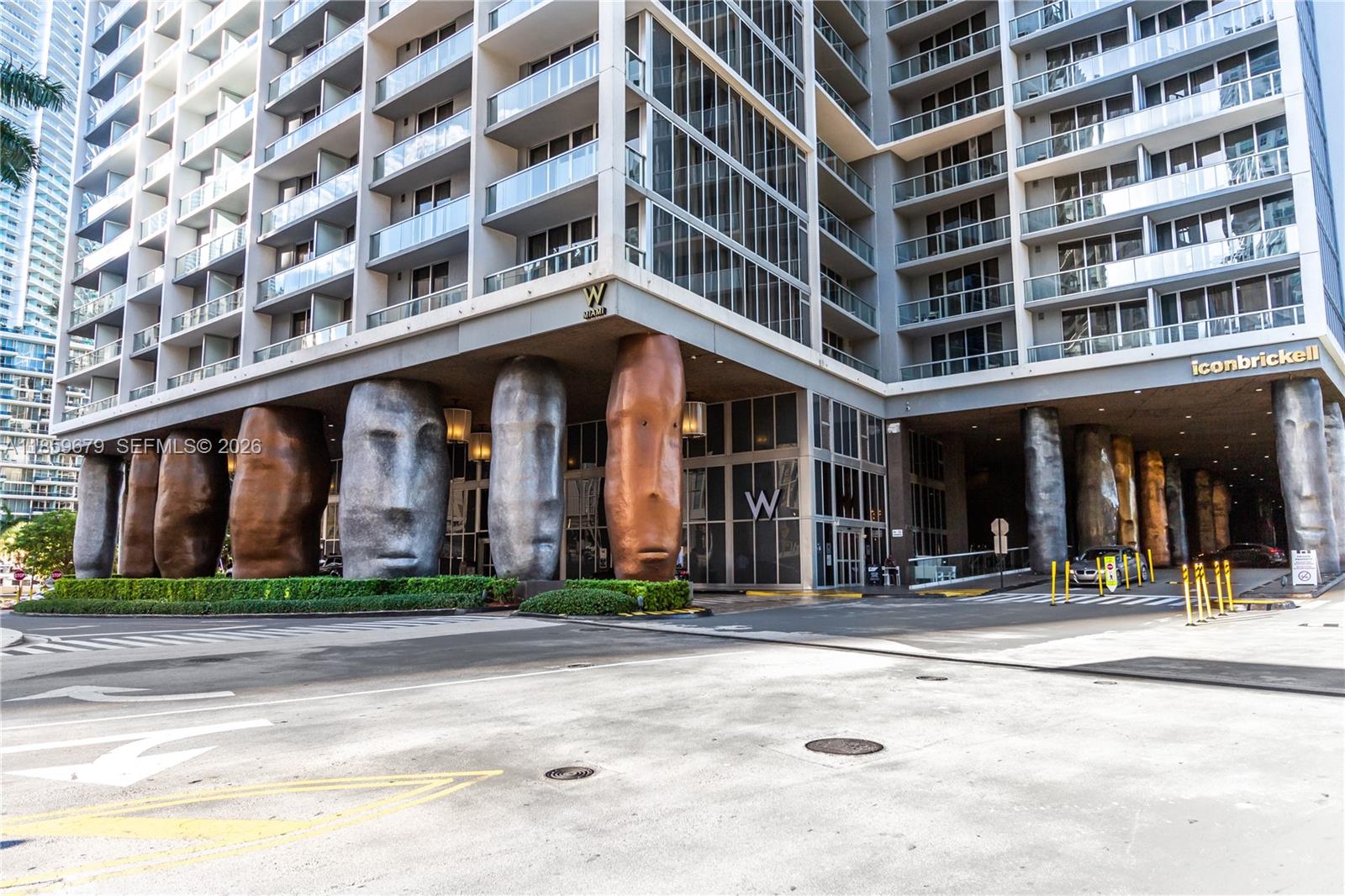 485 Brickell Avenue, Unit 2210 Miami, FL 33131 - Photo 58 of 71 front view of a building