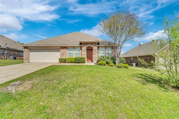 $359,900 | 305 Woodridge Drive, Oak Point, TX 75068