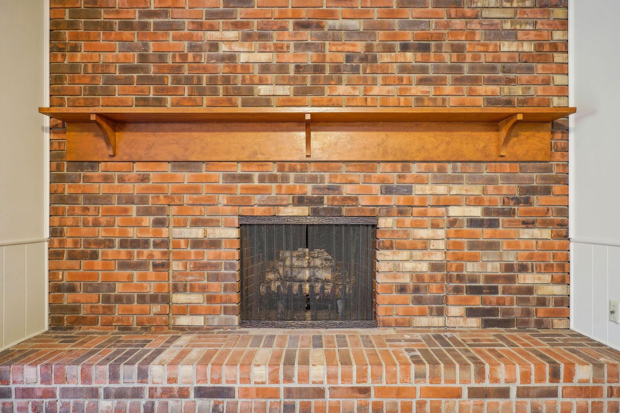 929 Old Farm Road Columbus, OH 43213 - Photo 11 of 20 Fireplace