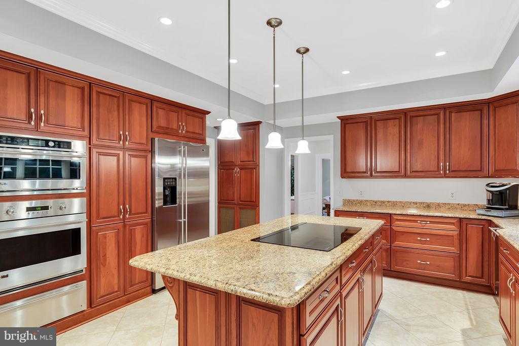 5501 West Ridge View Drive Fairfax, VA 22030 - Photo 11 of 30 Stainless steel appliances/warming drawer