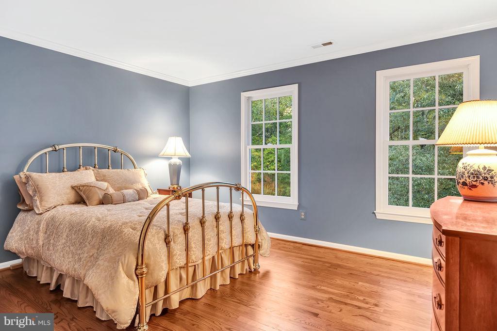 5501 West Ridge View Drive Fairfax, VA 22030 - Photo 23 of 30 Bedrooms with hardwood flooring