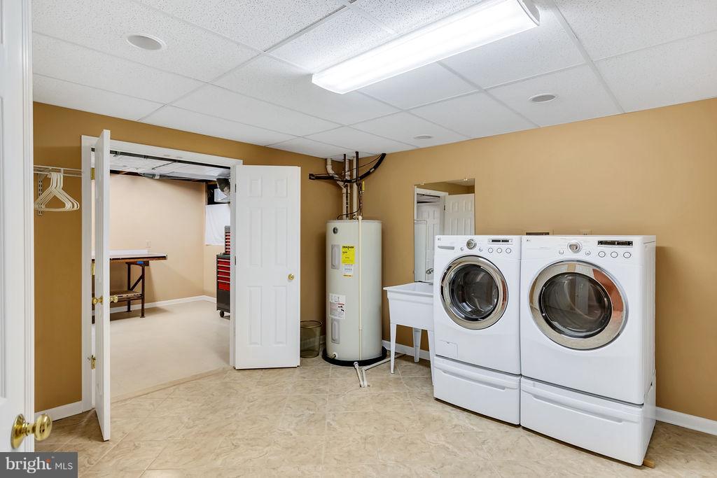 5501 West Ridge View Drive Fairfax, VA 22030 - Photo 26 of 30 Large Laundry/Utility room