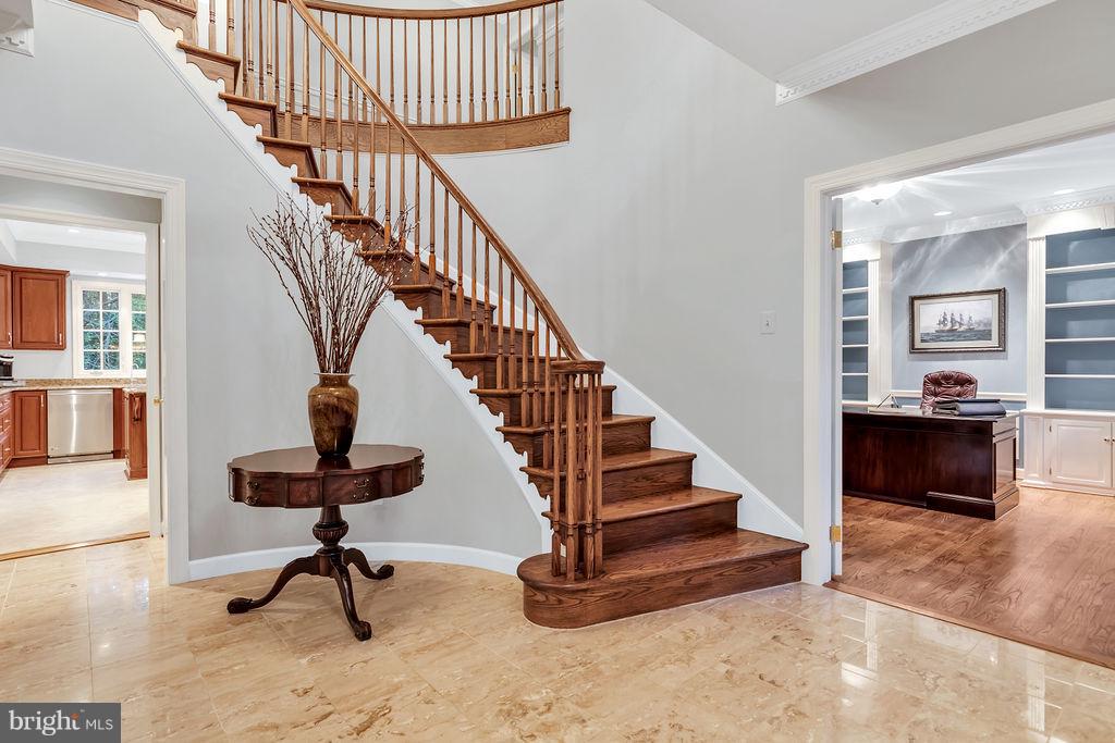 5501 West Ridge View Drive Fairfax, VA 22030 - Photo 5 of 30 Open foyer