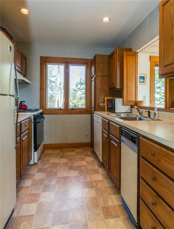 27-28 Peoples Road Tenants Harbor, ME 04860 - Photo 8 of 25 Main house kitchen