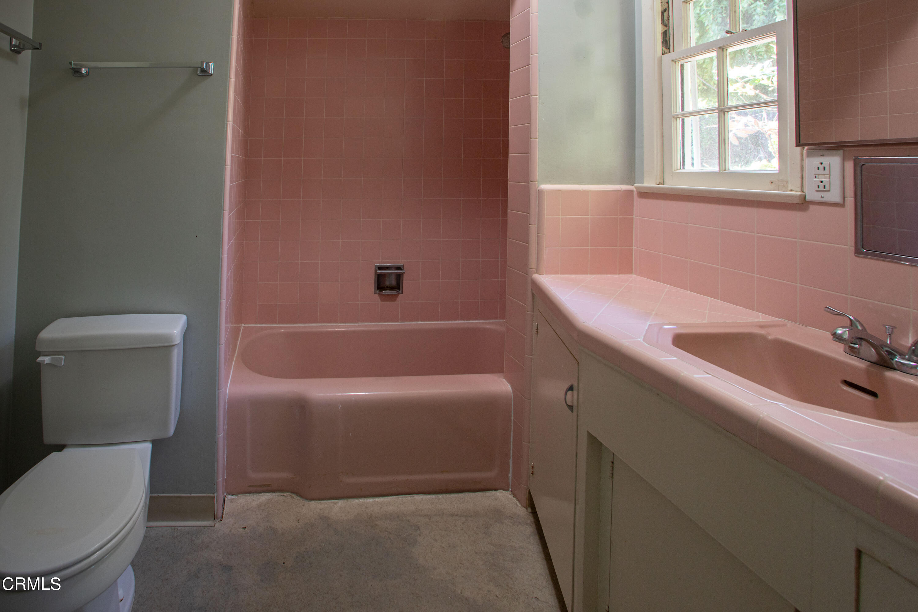 2971 Foothill Road Ventura, CA 93003 - Photo 16 of 25 a bathroom with a sink a toilet and a bathtub