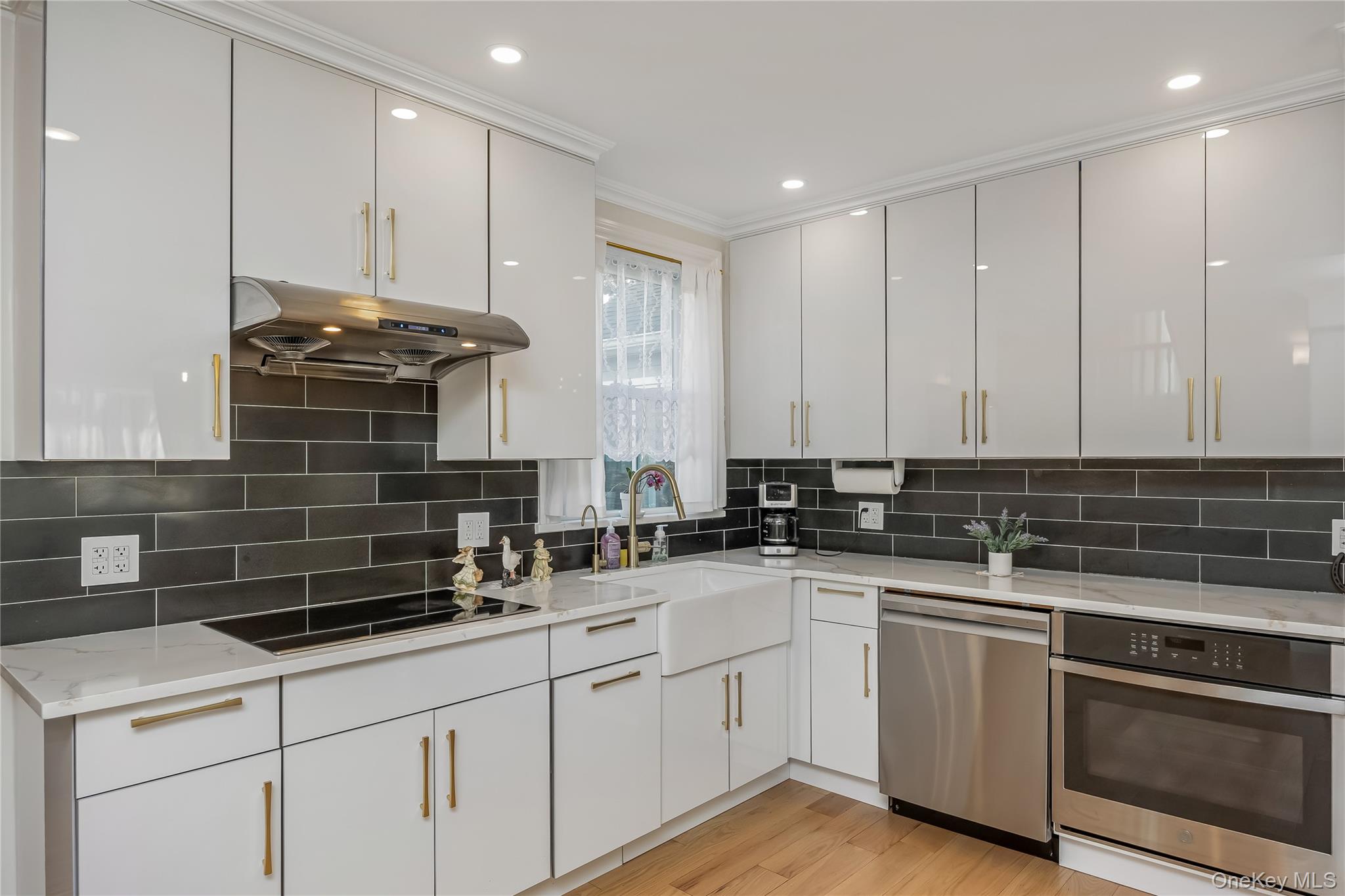 2 Hamilton Street Farmingdale, NY 11735 - Photo 12 of 37