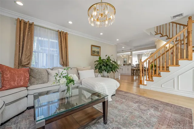 $1,250,000 | 2 Hamilton Street, Farmingdale, NY 11735