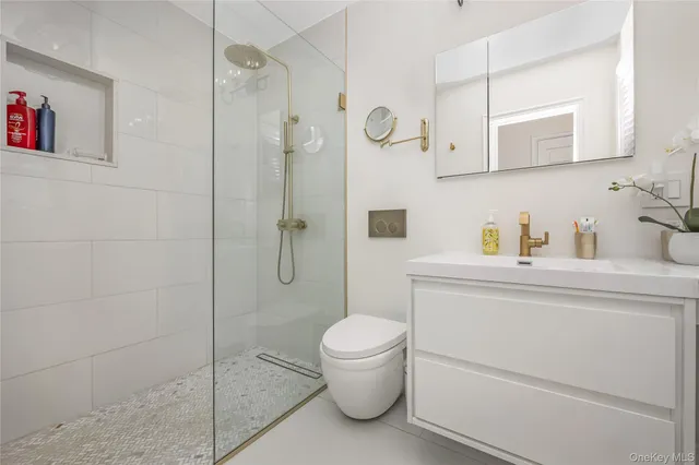 $1,250,000 | 2 Hamilton Street, Farmingdale, NY 11735