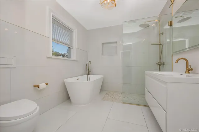 $1,250,000 | 2 Hamilton Street, Farmingdale, NY 11735