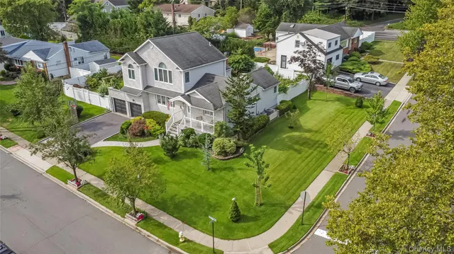 $1,250,000 | 2 Hamilton Street, Farmingdale, NY 11735